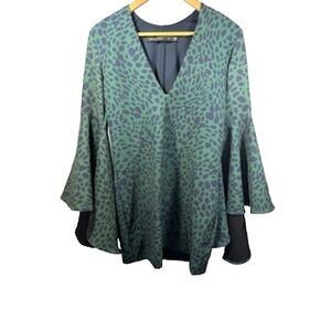 BACKSTAGE Women's Animal Print Statement Flutter Sleeve Mini Dress Green Small